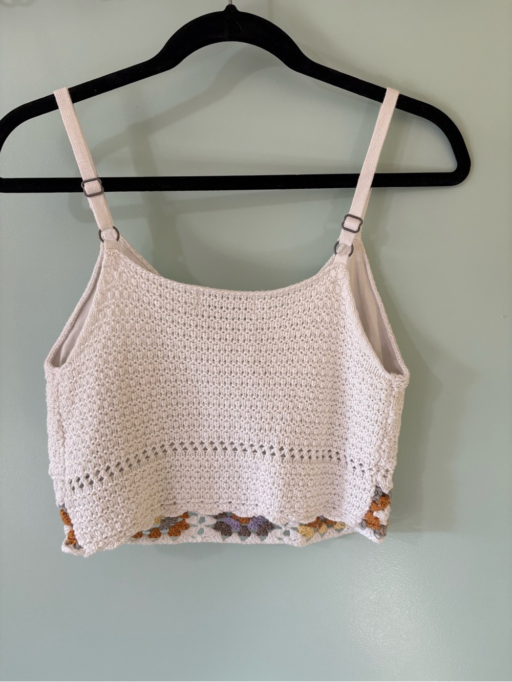 Hollister White Crochet Crop Top with Multicolor Floral Hem - Picture 2 of 3